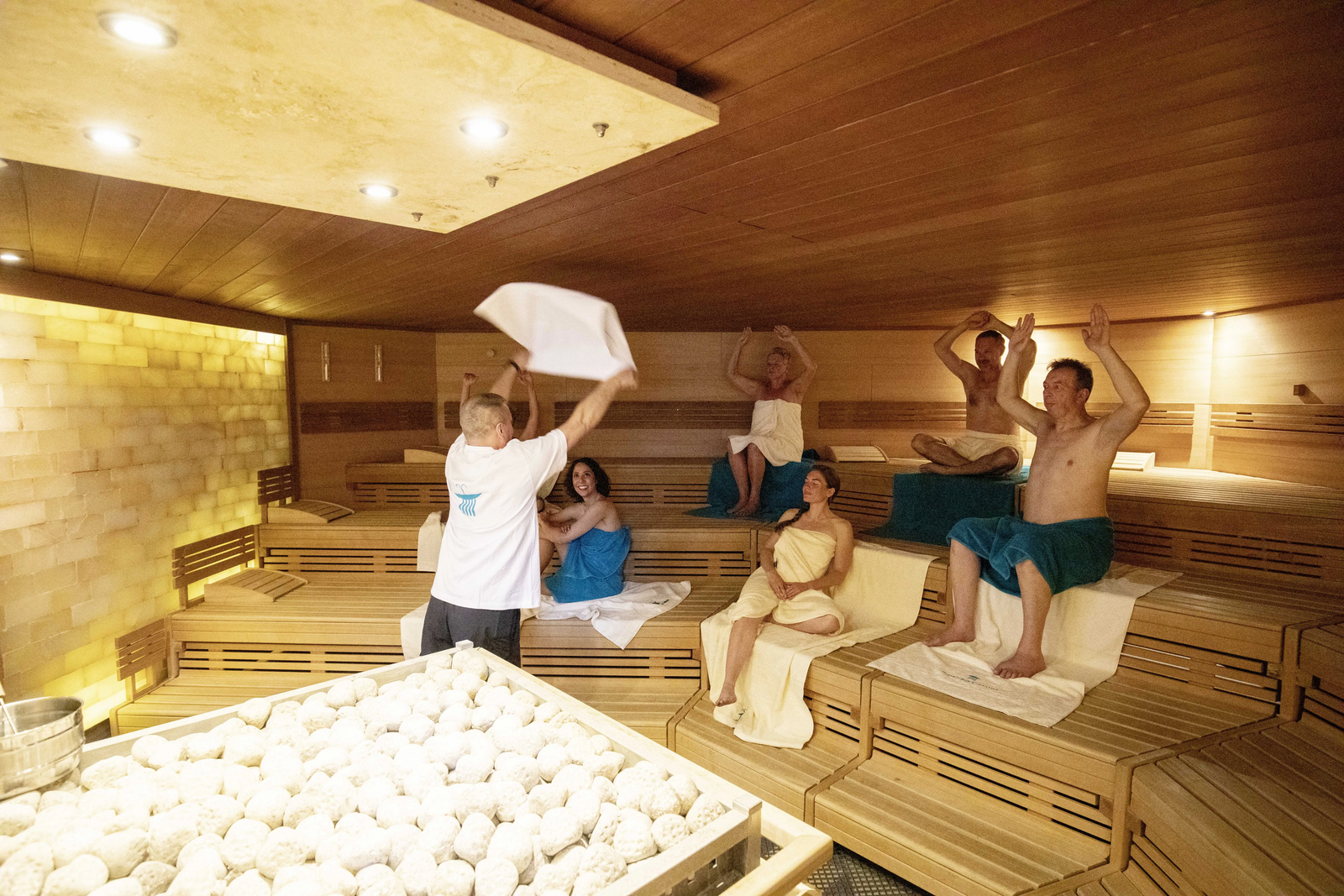 Heizen der Sauna im Solebad-Cannstatt