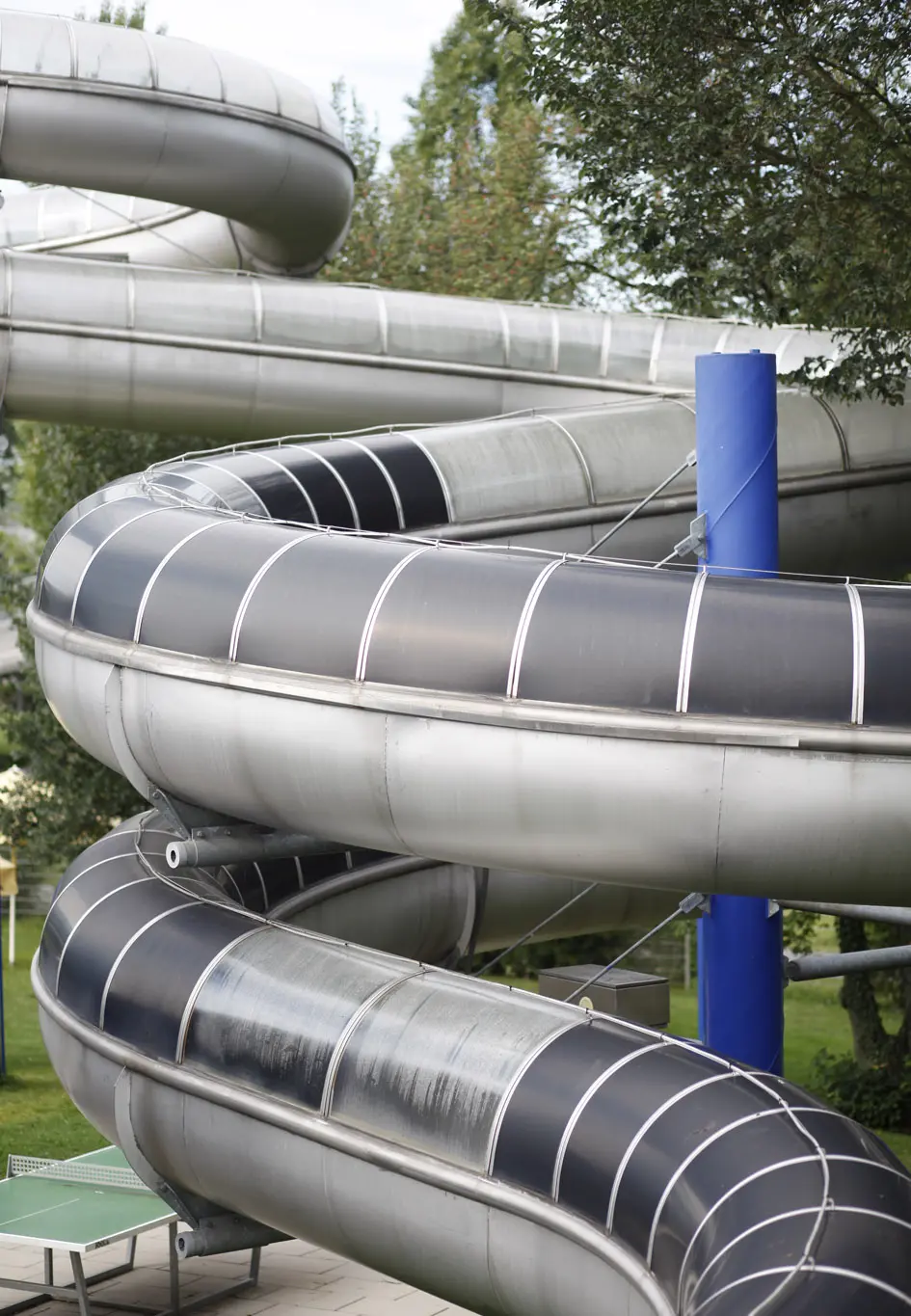 90 Meter Wasserrutsche im Hallenbad Zuffenhausen Außenansicht 90 Meter Wasserrutsche im Hallenbad Zuffenhausen.
